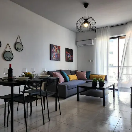 Kay's & Seaview One Bedroom Apartment